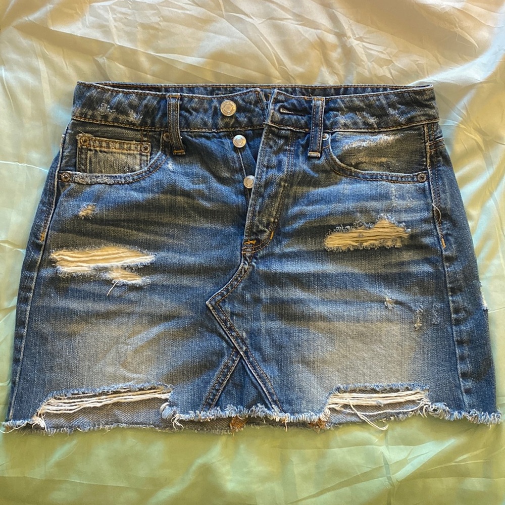 American Eagle denim skirt, size 2, excellent condition, never worn!